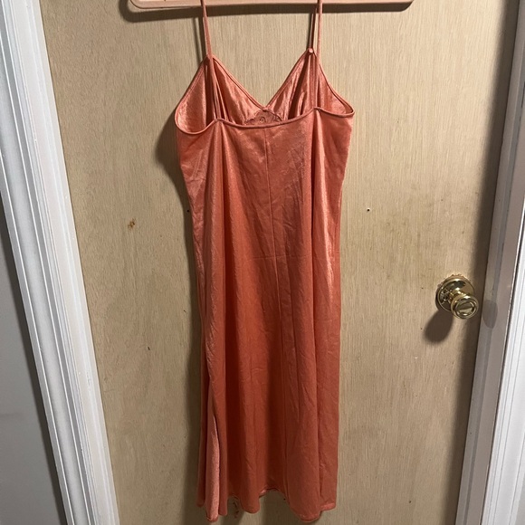 Stunning Emilio pucci nightgown xs peach colored - Picture 4 of 8